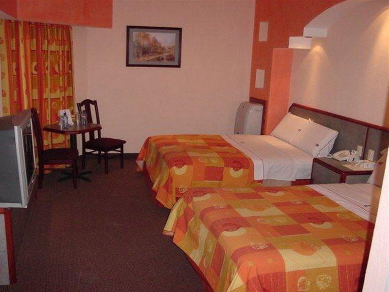 Hotel Principado Tijuana Aeropuerto Exteriör bild